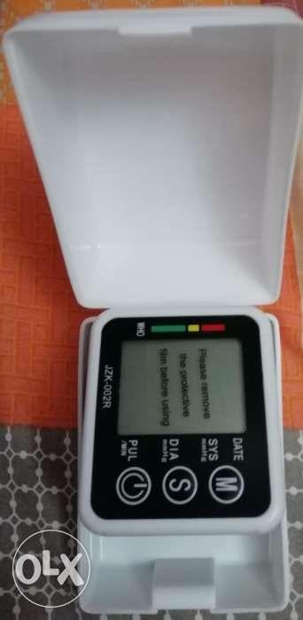 Wrist Blood Pressure (Category: Other Assistive Aids) located in Antipolo. Submitted by ejohncam (Listing ID 239325309, Image 2). Description: Brand new Wrist Blood pressure.Hindi muna kailangan pumunta pa sa clinic araw-araw para magpa blood pressure. Madali lang gamitin kahit ikaw lang mag-isa.Battery operated. Price is 999 only. Meet up in Rustans Vistamall Antipolo City or Jollibee tikling Taytay rizal. Available hanggat nakapost..