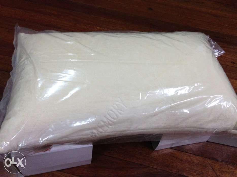 senso memory foam pillow (Category: Bed Frames & Mattresses) located in Manila. Submitted by yankeeh30 (Listing ID 239332877, Image 3). Description: 100% Original uratex product Brand new Premium quality memory foam pillow Size 5x16x26.