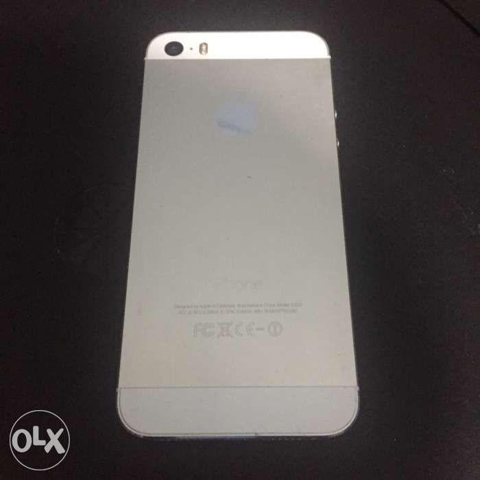 16gb iPhone 5s Unlocked Open Line (Category: iPhone 6 Series) located in Manila. Submitted by istib.dyabs (Listing ID 239334620, Image 2). Description: Very smooth, silver white iPhone 5s 16gb unlocked, open line any sim pwede, no issues everything working, good battery life. iPhone and charger only. Meet ups - Ayala Center Makati City.