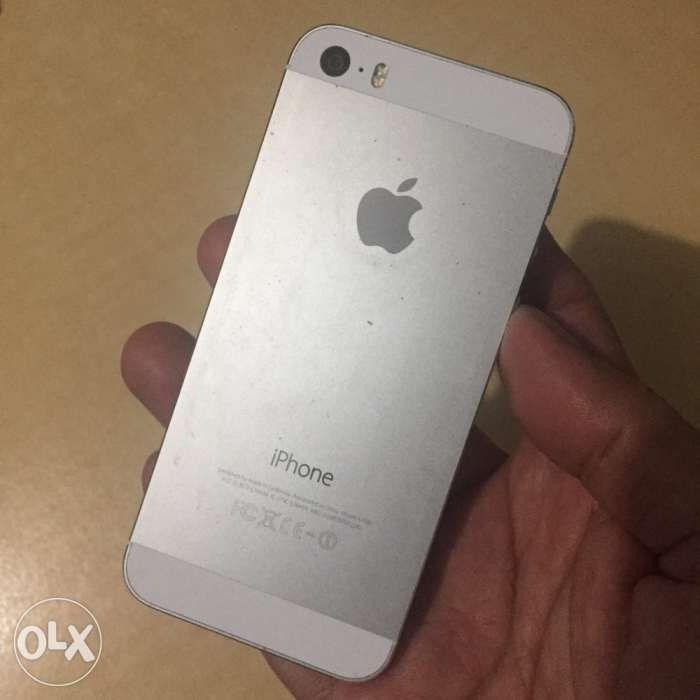 16gb iPhone 5s Unlocked Open Line (Category: iPhone 6 Series) located in Manila. Submitted by istib.dyabs (Listing ID 239334620, Image 3). Description: Very smooth, silver white iPhone 5s 16gb unlocked, open line any sim pwede, no issues everything working, good battery life. iPhone and charger only. Meet ups - Ayala Center Makati City.