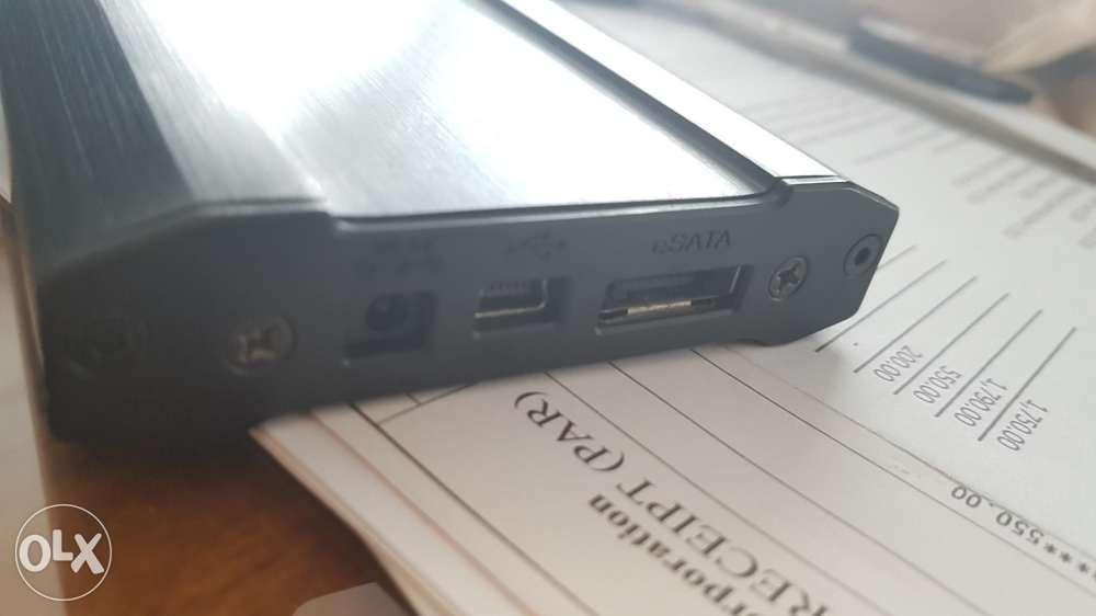 Silverstone MS05 External enclosure (Category: Hard Disks & Thumbdrives) located in Manila. Submitted by p5wdh (Listing ID 239337035, Image 2). Description: Used but not abused With 3.5 inch docking bay for convenient external storage hot swap.
