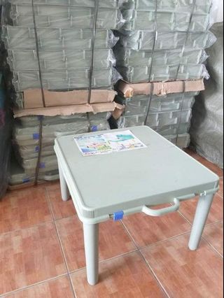 Foldable table for kids