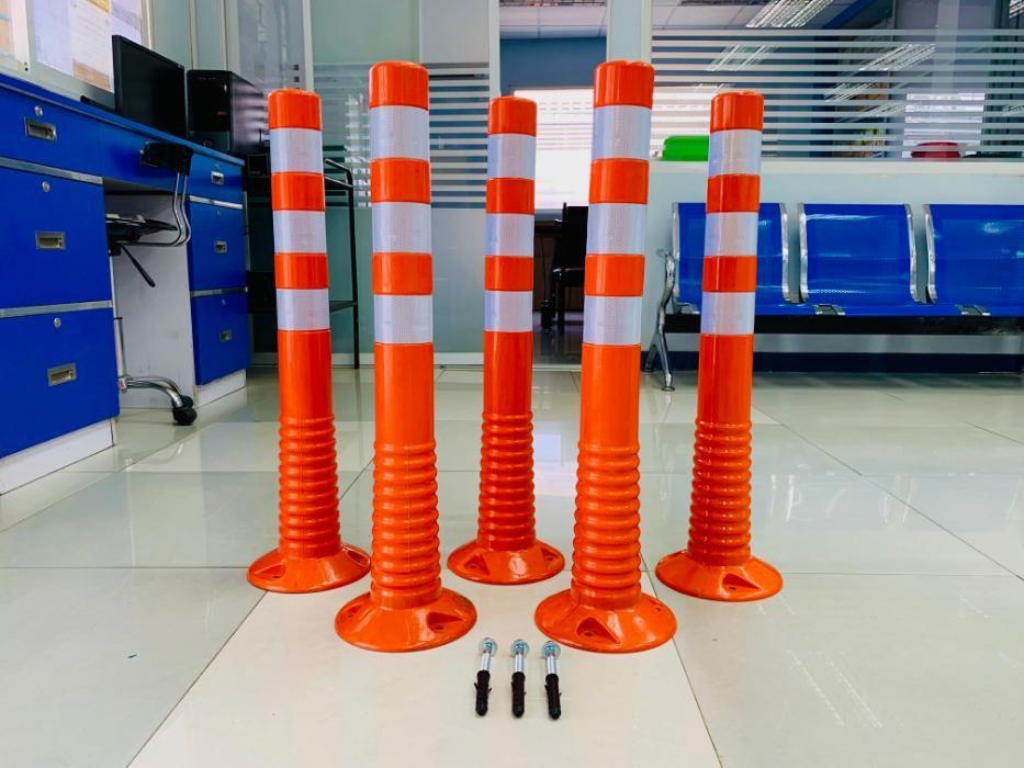 bollard flexible type with reflective sticker and bolt manufacturer