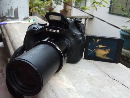 CANON SX60 HS.. Semi DSLR camera..(with WiFi) Flip Screen for Vlogging