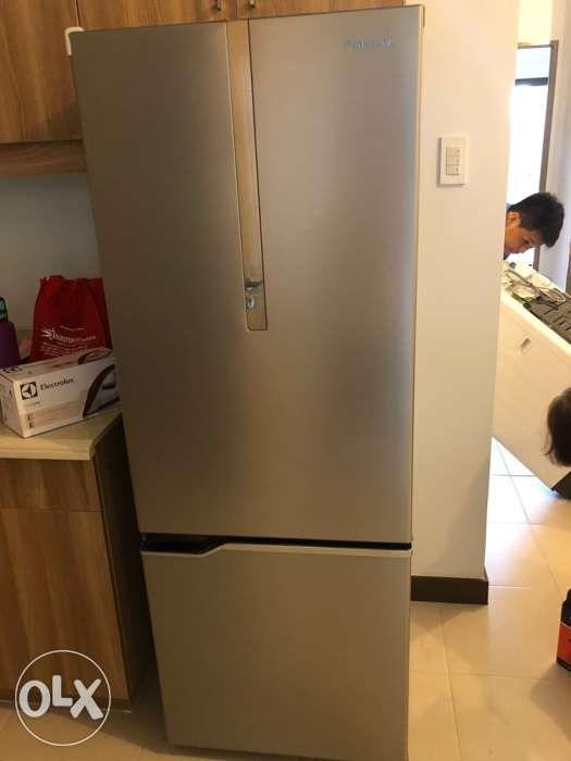 Panasonic Refrigerator (Category: Refrigerators and Freezers) located in Taguig. Submitted by zaidee.amari (Listing ID 239347496, Image 2). Description: Selling my Panasonic Econabi Refrigerator. Super slightly used. No defects and in very good condition. Its a 10.2 cu ft. Perfect for condo. 2 doors, freezer at the bottom. Brandnew price is arpund 28tplus.. will only be selling it for 25k fixed..:) Will arrange delivery and cost will be at buyer’