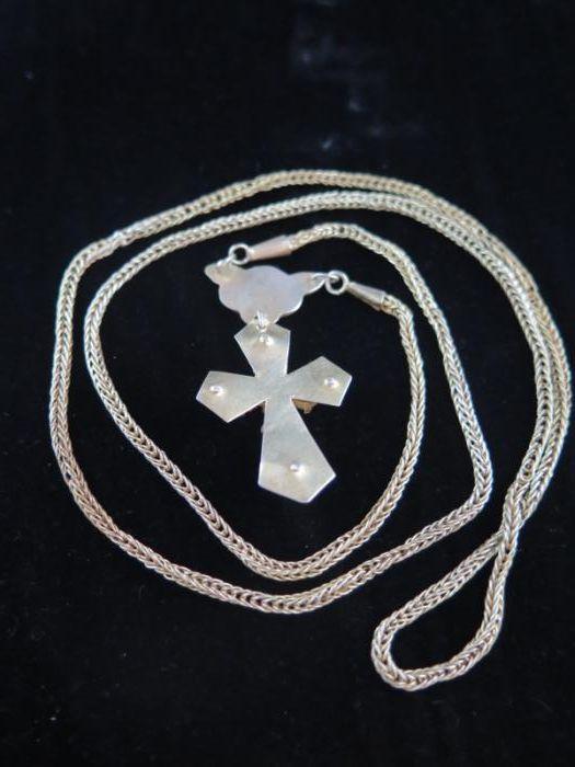 Antique silver alukon necklace (Category: Necklaces) located in Manila. Submitted by margaritan.gomez (Listing ID 239348677, Image 2). Description: This listing is hosted on Carousell on behalf of OLX Philippines. Antique Silver dipped in gold, cross pendant with seed pearls, with Alukon necklace. Length: 13 inches Cross with butterfly: 1 1/2 inch Shipping fee handled by buyer.