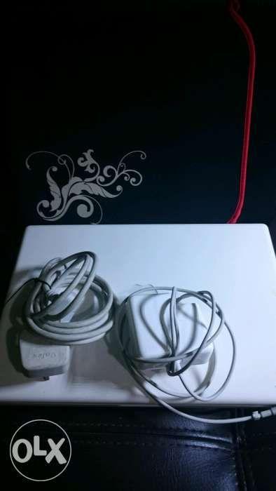 Macbook defective 2009 (Category: Laptops & Notebooks) located in Valenzuela. Submitted by calvin042 (Listing ID 239349851, Image 2). Description: For Sale only Macbook defective 2009 Intel core 2 duo Package Unit Charger Laptop bag Issue: hard disk slot Meetup SM Valenzuela.
