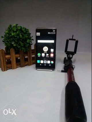 LG V20 Smartphone Bundle with YunTeng 1188 Selfie Monopod