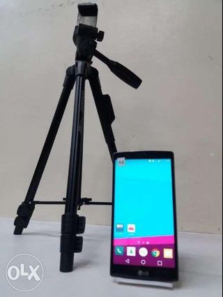 LG G4 Smartphone with Yunteng VCT5208 Tripod with Shutter