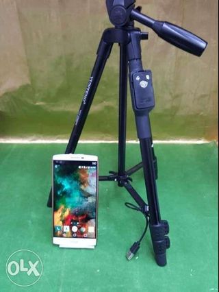 LG V10 Smartphone with Yunteng VCT5208 Tripod with Shutter
