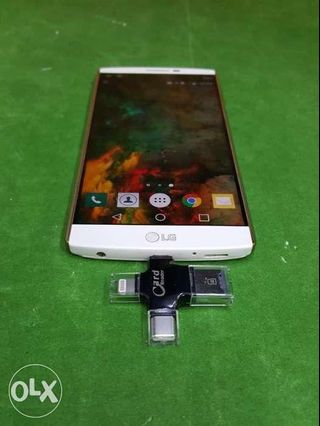 LG V10 Smartphone with S iDragon RV77 Card Reader