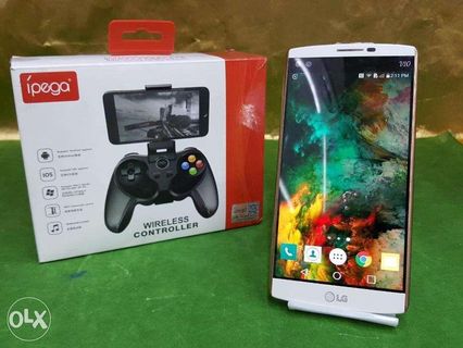 LG V10 Smartphone with iPega PG9078 Wireless Game Controller