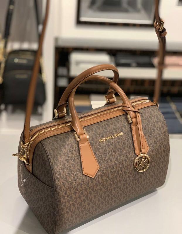 💯 Authentic Michael Kors Hayes large duffle two way bag, Women's Fashion,  Bags & Wallets, Tote Bags on Carousell
