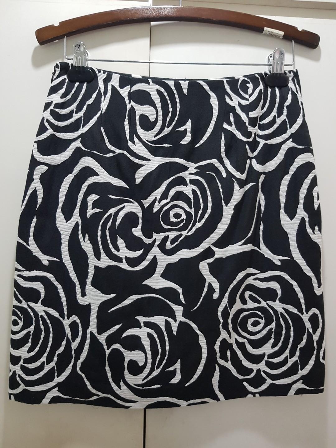 black and white floral skirt outfit