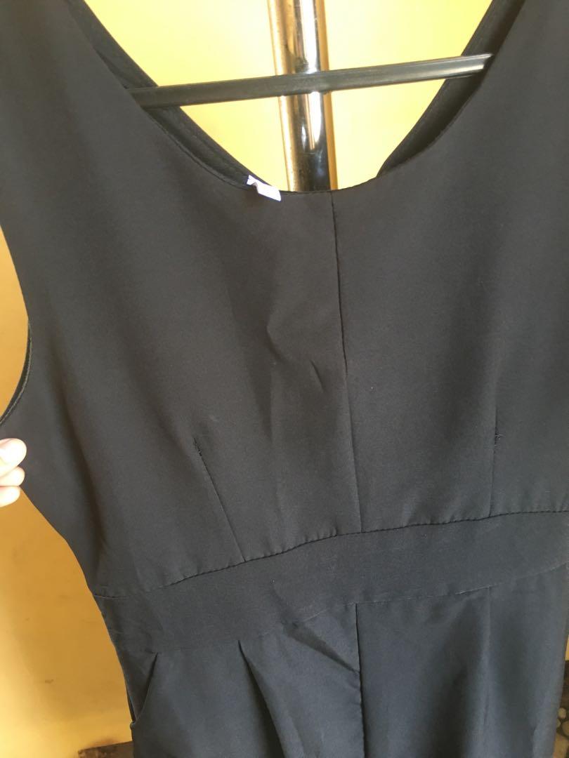 Black Dress (Category: Dresses) located in Caloocan City. Submitted by winniegrace21 (Listing ID 239439052, Image 1). Description: Can be used as pregnancy dress Elegant black dress.