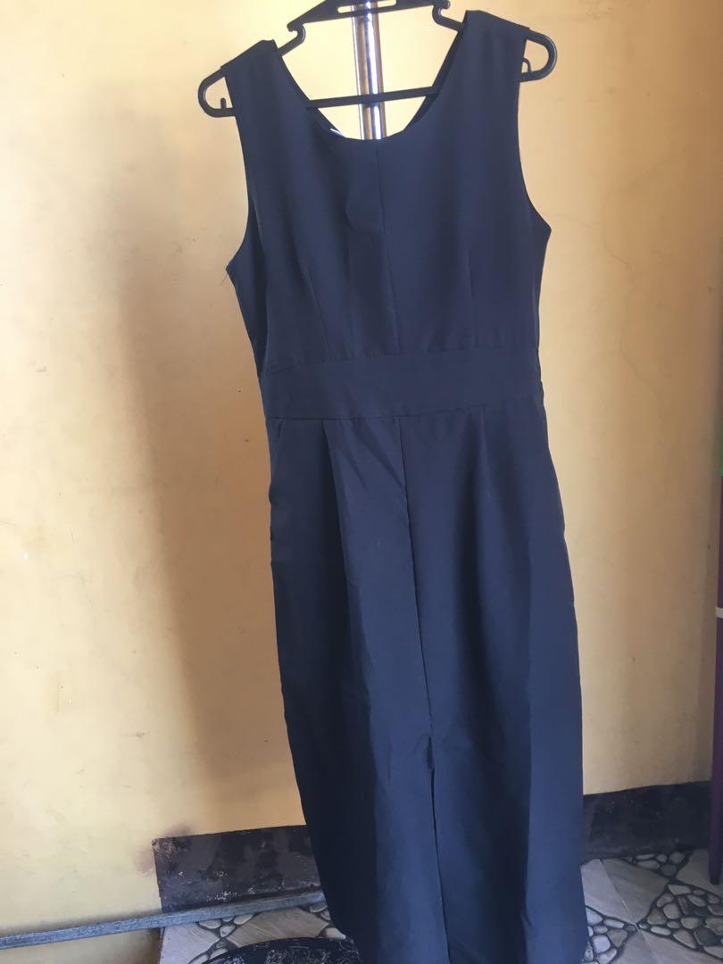 Black Dress (Category: Dresses) located in Caloocan City. Submitted by winniegrace21 (Listing ID 239439052, Image 3). Description: Can be used as pregnancy dress Elegant black dress.