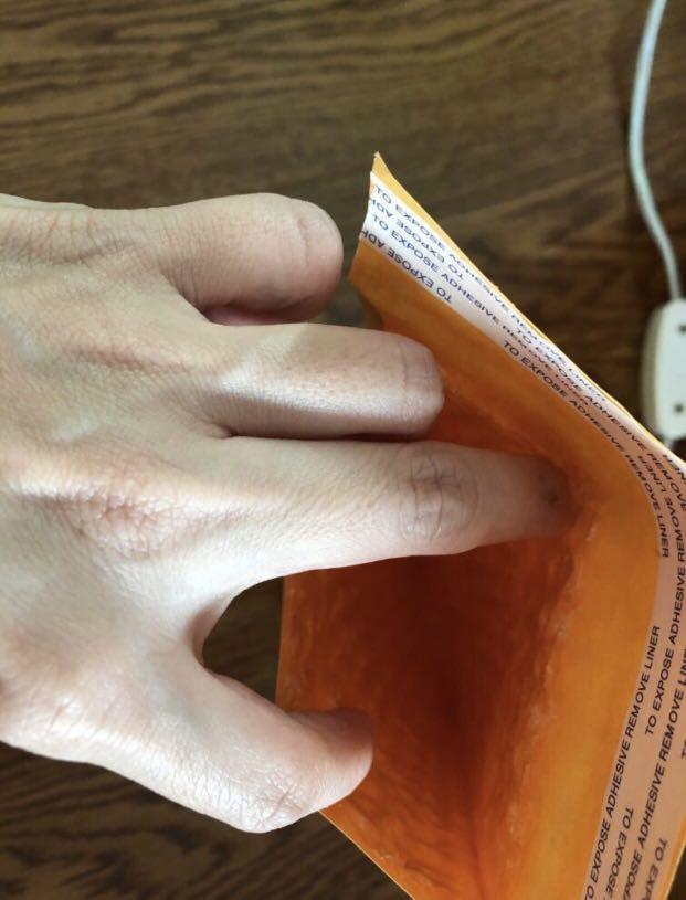 Bubble wrap envelopes (Category: Stationery & School Supplies) located in Singapore. Submitted by teenagedreamz (Listing ID 239387604, Image 3). Description: 20 pieces of bubble wrapped envelopes selling at $5. Bulk purchase is welcome. Interested pls WhatsApp 87806671. Meet up at hougang mrt or punggol mrt .