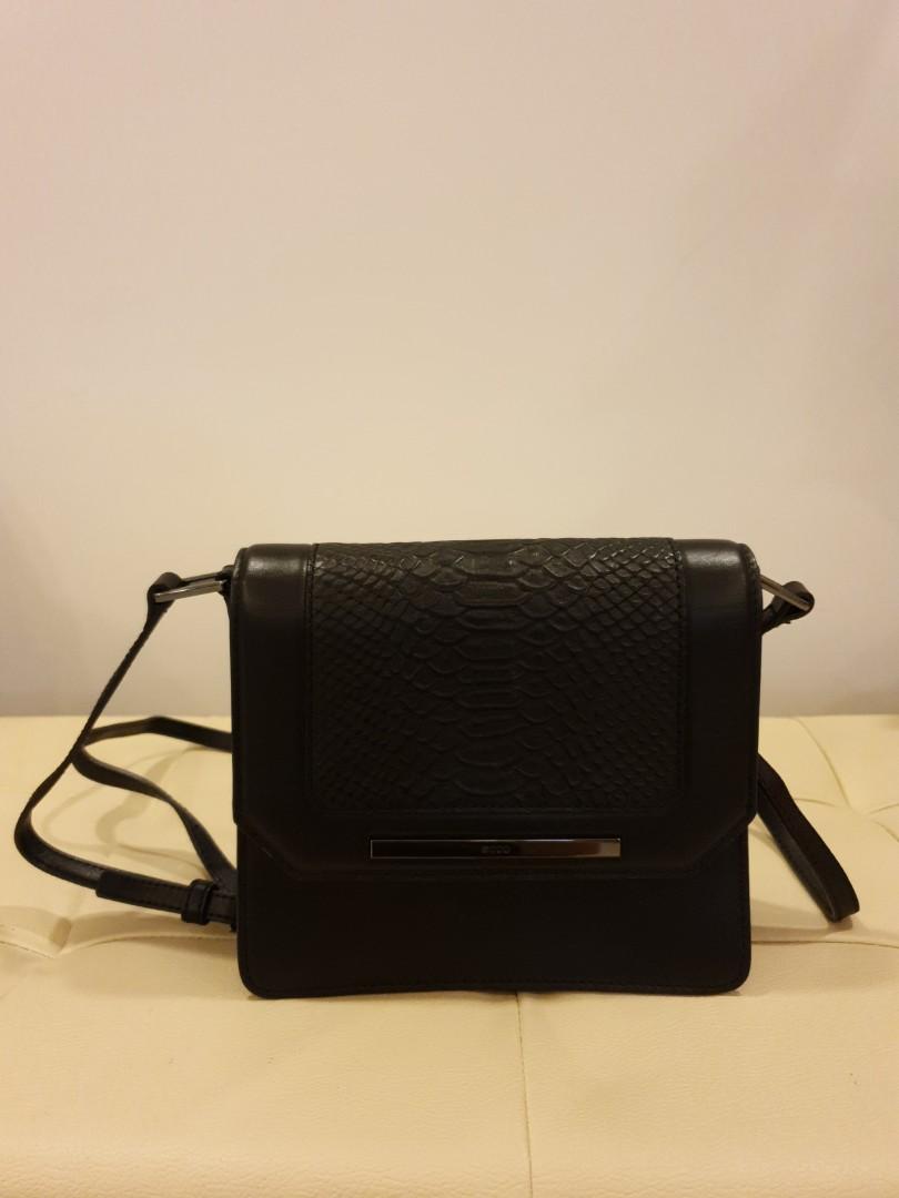 ecco sling bag