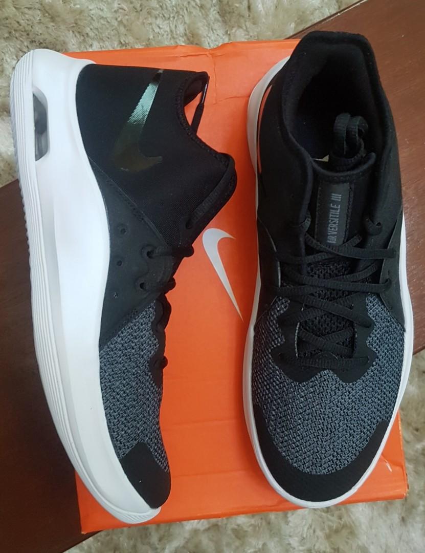 nike air versitile 3 mens basketball trainers