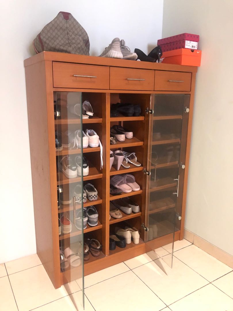 rak sepatu kayu