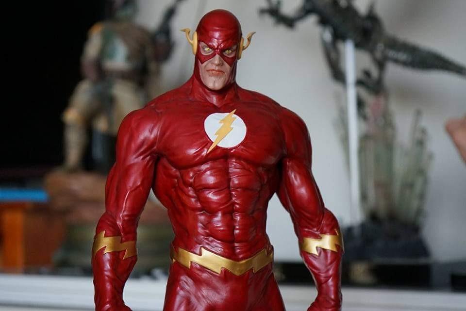 sideshow flash statue
