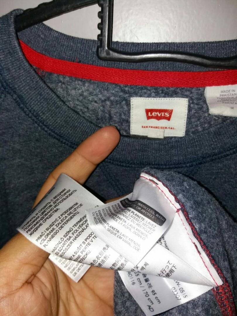 Sweater Levis original size M, Fesyen Pria, Pakaian Baju Luaran