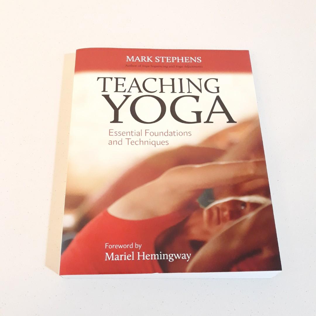 Teaching Yoga Essential Foundations and Techniques - Mark Stephens
