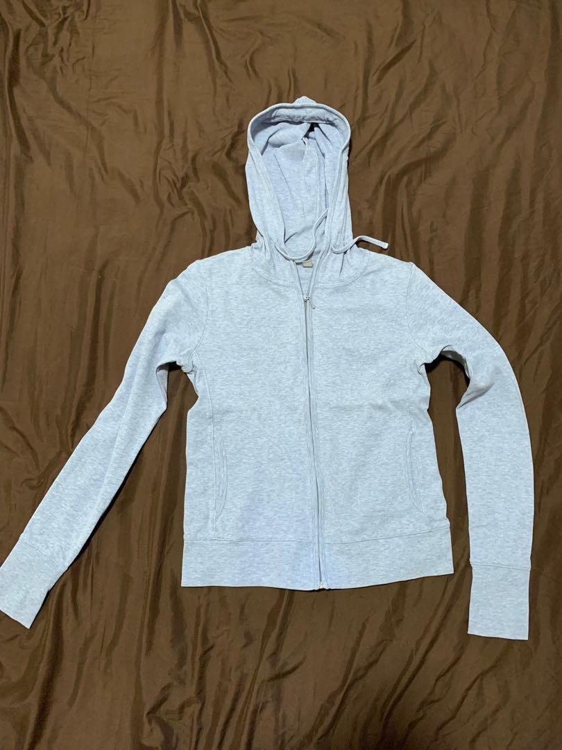 Uniqlo Zip Hoodie (Category: Coats, Jackets and Outerwear) located in Mandaluyong City. Submitted by melabells (Listing ID 239512664, Image 1). Description: .