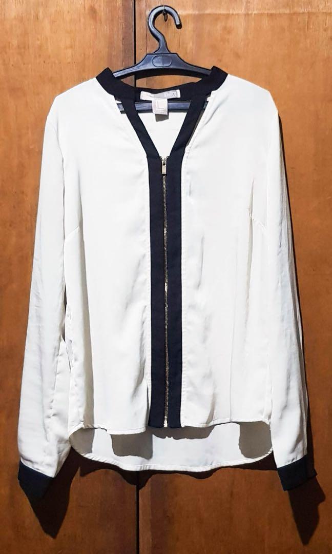 White long sleeves (Category: Longsleeves) located in Makati City. Submitted by tinalopez (Listing ID 239521762, Image 1). Description: •no flaws.