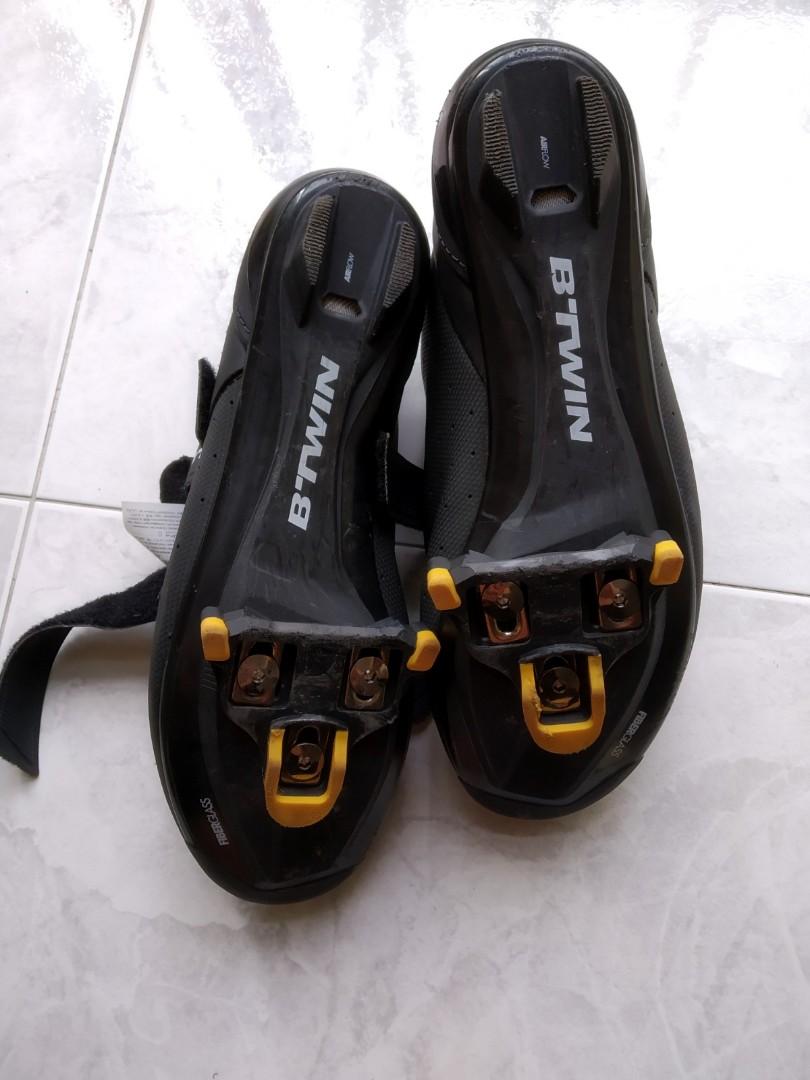 Decathlon SPD shoes with sh 11 cleats, Sports Equipment, Bicycles