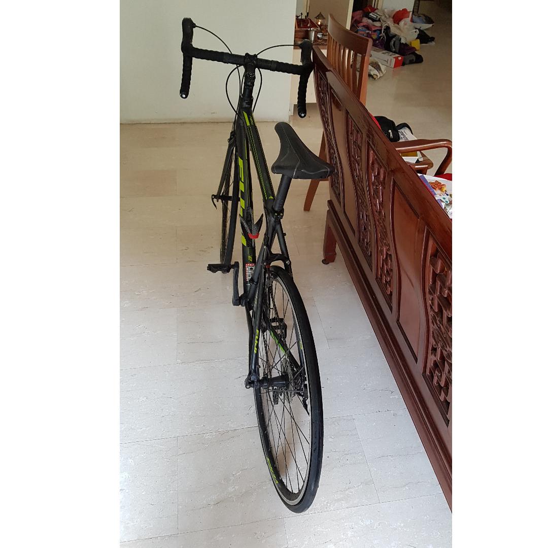 fuji sportif 2.1 road bike