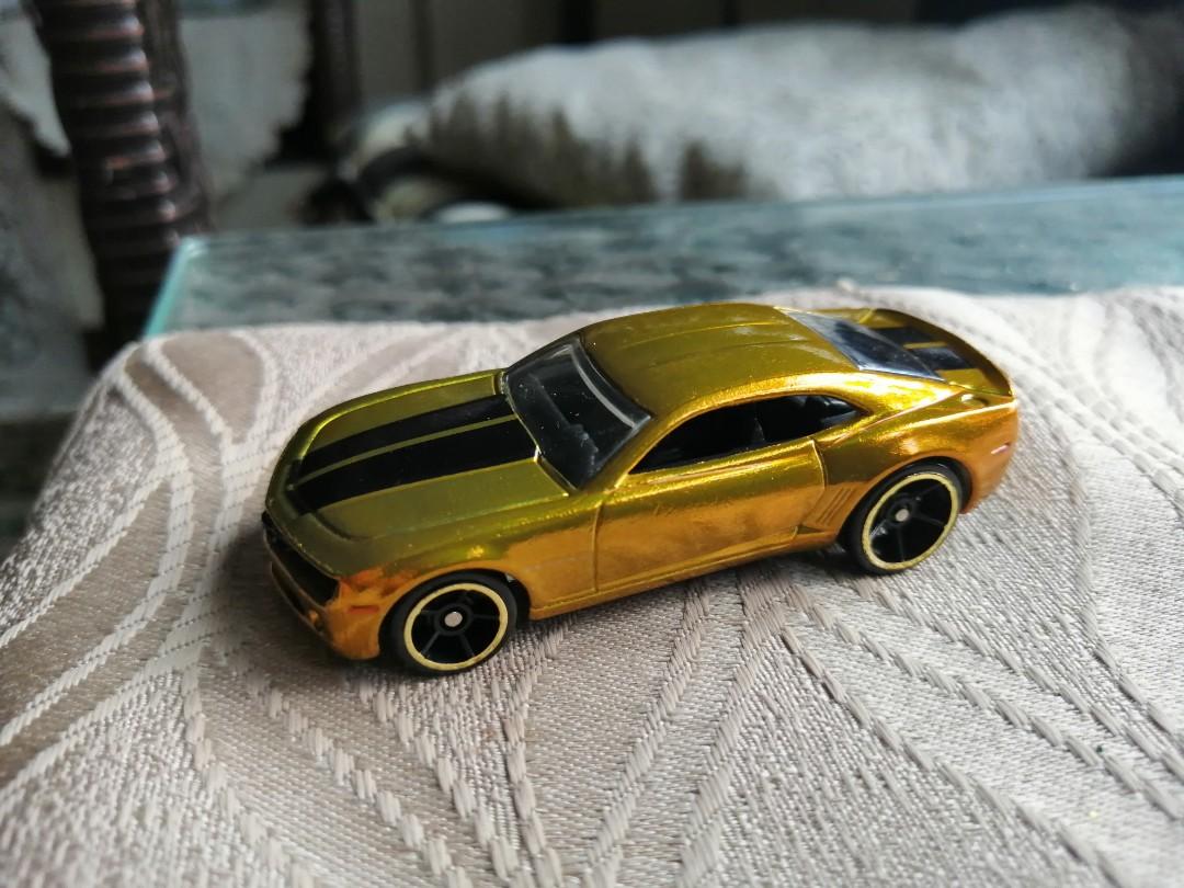 Hot wheels shop gold camaro