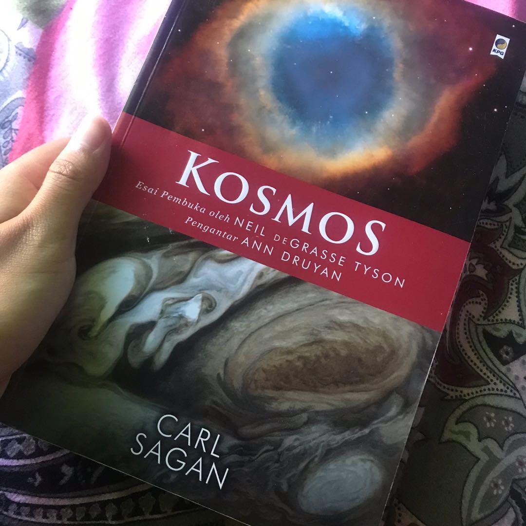 Kosmos Carl Sagan Buku Alat Tulis Buku Di Carousell