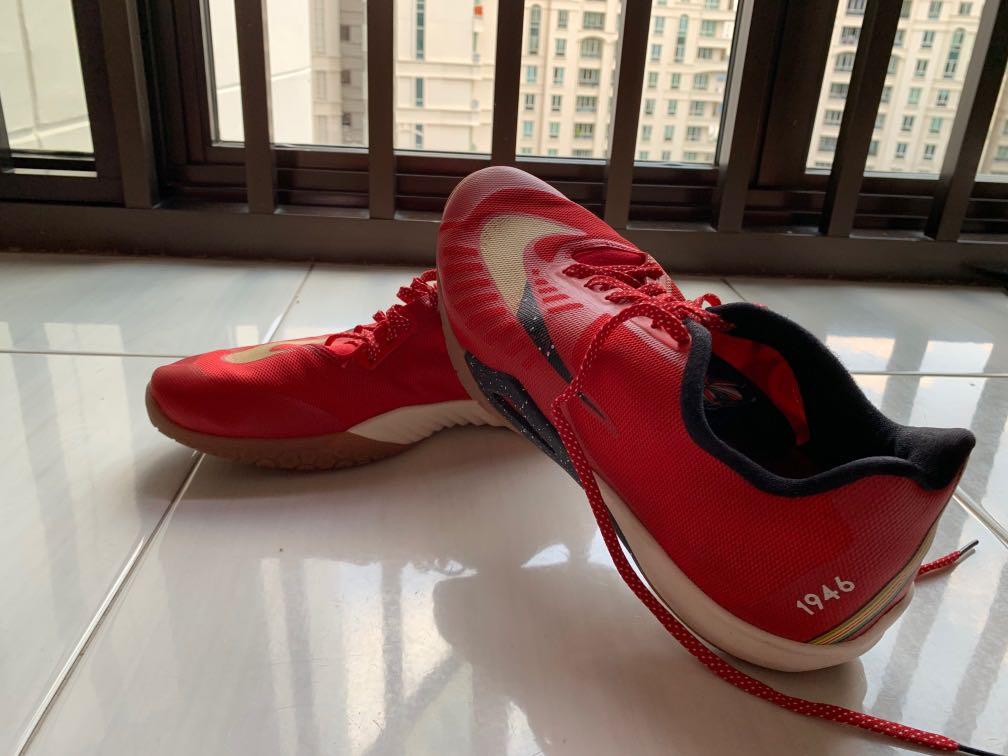 nike hyperlive red