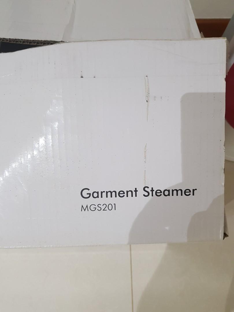 MISTRAL 2L GARMENT STEAMER MGS201, TV & Home Appliances, Irons