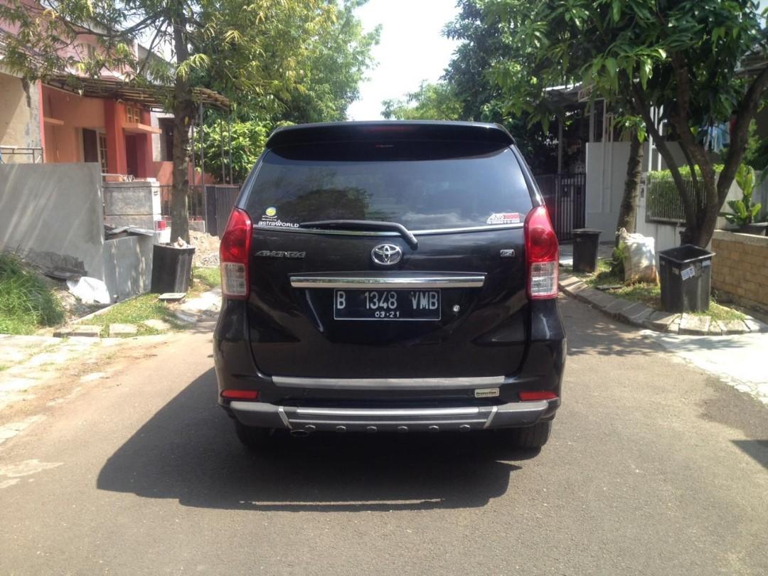 Mobil Toyota Avanza 2013