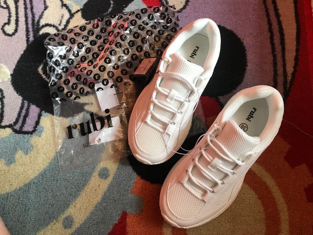 Get Wedge Shoes Rubi
 Images