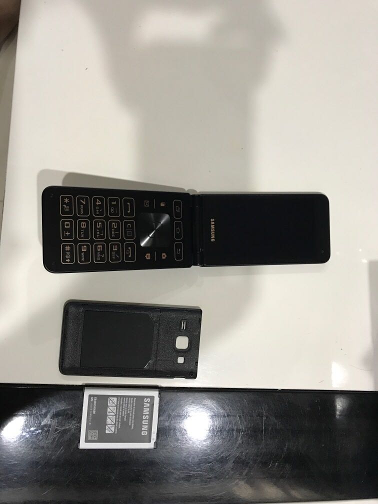 Samsung flip touch screen phone dual sim, Mobile Phones & Gadgets