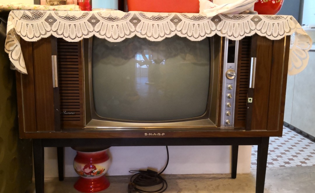 Door tv outlet