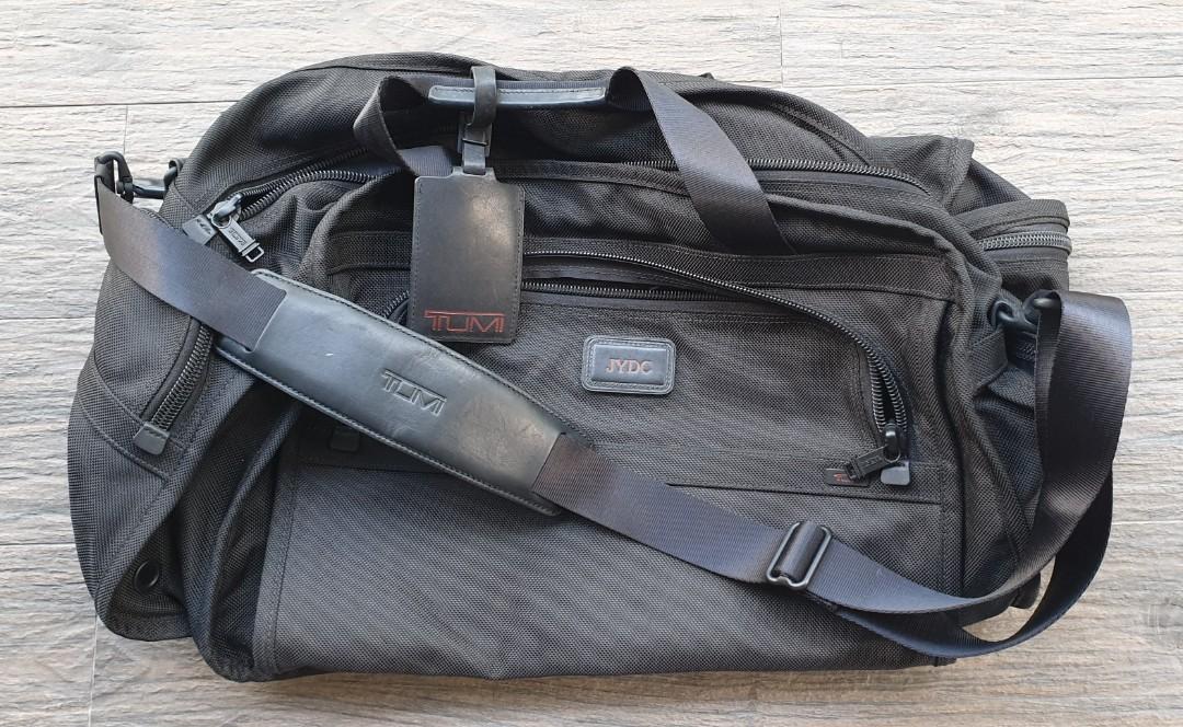 tumi gym bag