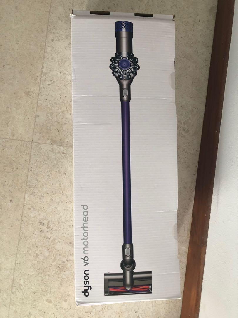 Used Dyson V6 Motorhead, TV & Home Appliances, Vacuum Cleaner & Housekeeping on Carousell