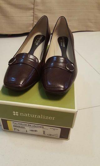 Brandnew Naturalizer brown shoes