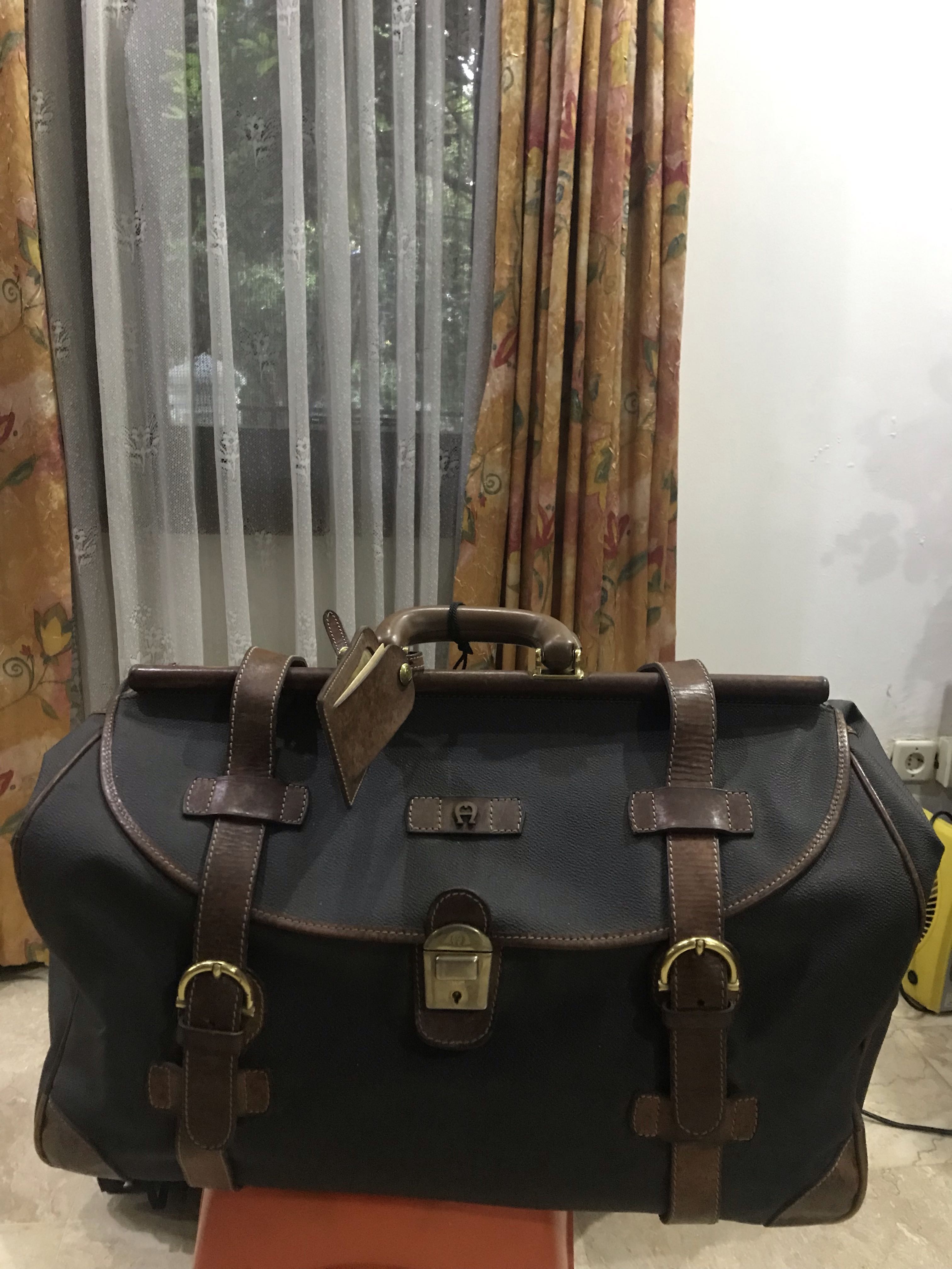 Aigner travel sale bag
