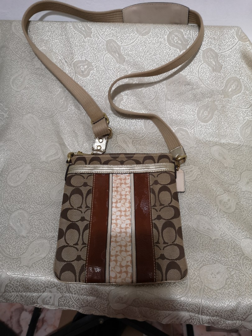 coach white sling bag
