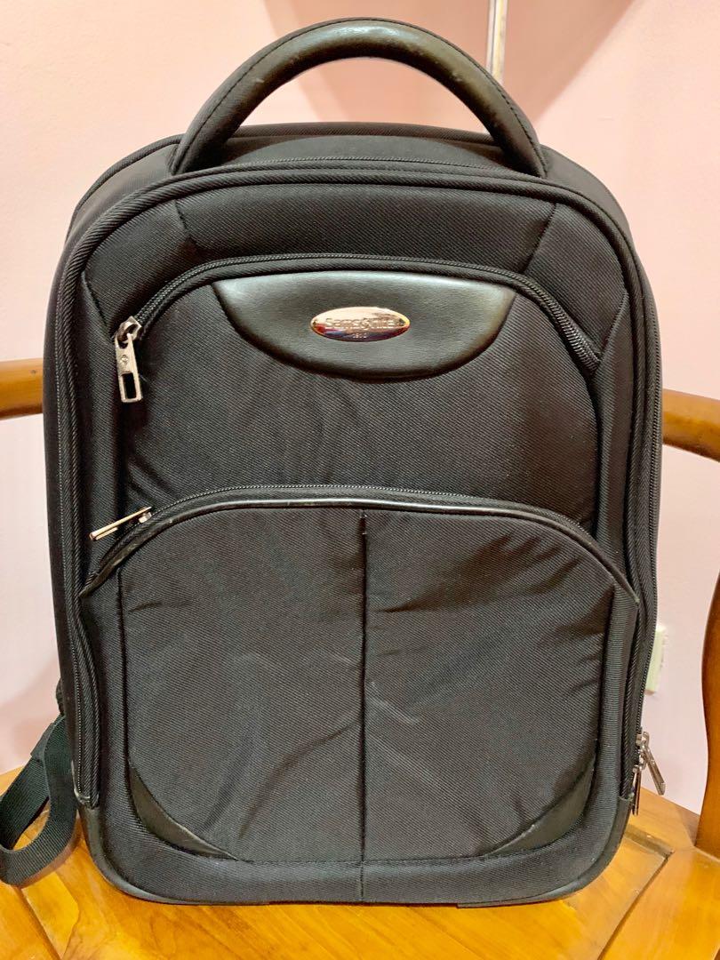 Samsonite Computer Backpack (Category: Backpacks) located in Singapore. Submitted by avaquino816 (Listing ID 239831638, Image 1). Description: Decluterring. Selling used Samsonite backpack. Well kept and in condition just got some scratches in the handle (see photos). Not for fussy buyer. As Is. Interested buyer meet up at Bukit Batok MRT or Bukit Gombak MRT..