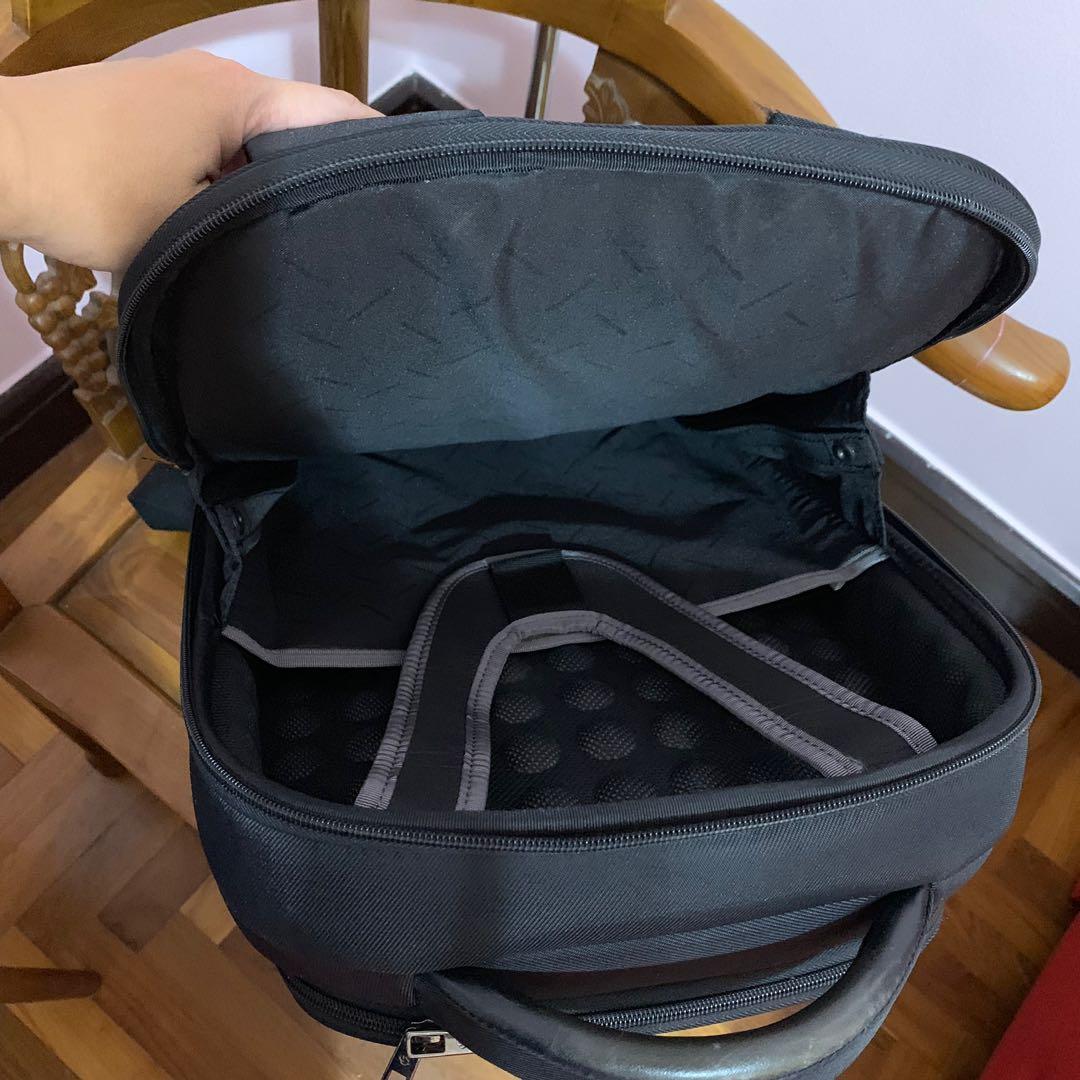 Samsonite Computer Backpack (Category: Backpacks) located in Singapore. Submitted by avaquino816 (Listing ID 239831638, Image 3). Description: Decluterring. Selling used Samsonite backpack. Well kept and in condition just got some scratches in the handle (see photos). Not for fussy buyer. As Is. Interested buyer meet up at Bukit Batok MRT or Bukit Gombak MRT..