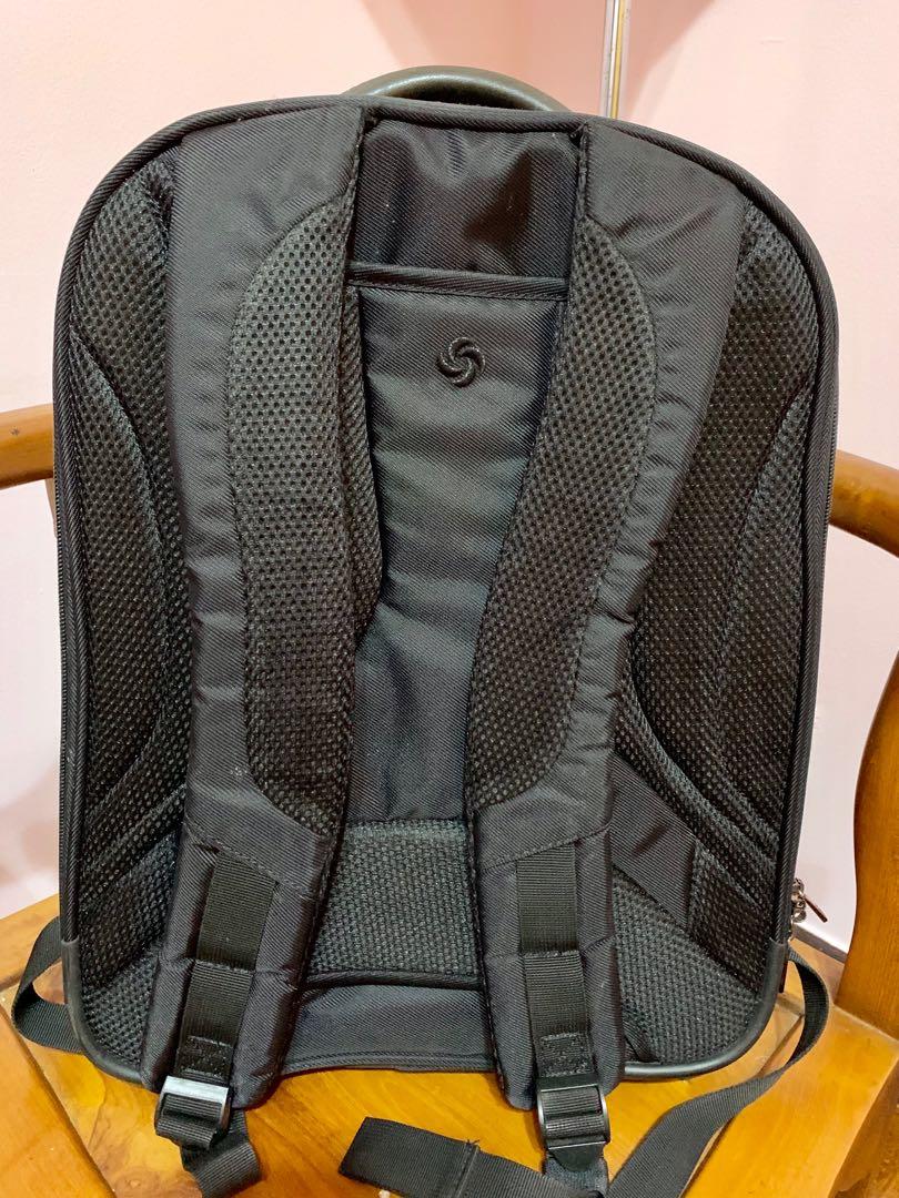 Samsonite Computer Backpack (Category: Backpacks) located in Singapore. Submitted by avaquino816 (Listing ID 239831638, Image 2). Description: Decluterring. Selling used Samsonite backpack. Well kept and in condition just got some scratches in the handle (see photos). Not for fussy buyer. As Is. Interested buyer meet up at Bukit Batok MRT or Bukit Gombak MRT..