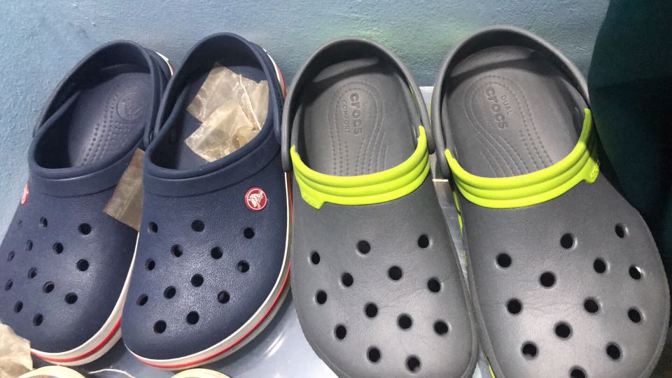 crocs in trinoma