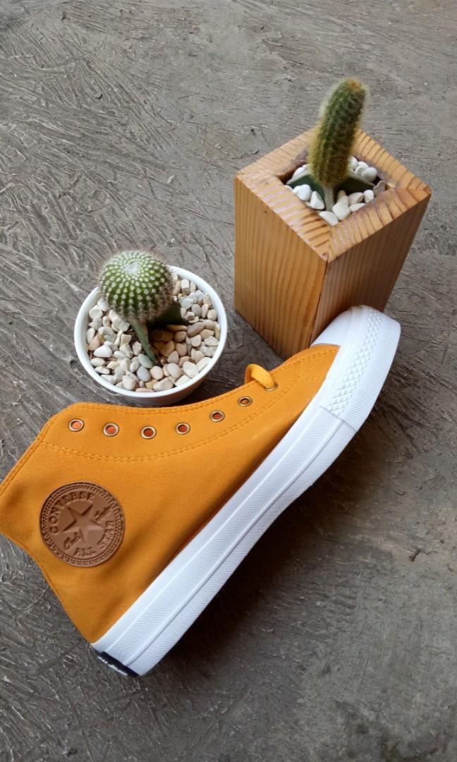  Gambar Sepatu Converse Warna Kuning  Gambar  Sepatu 