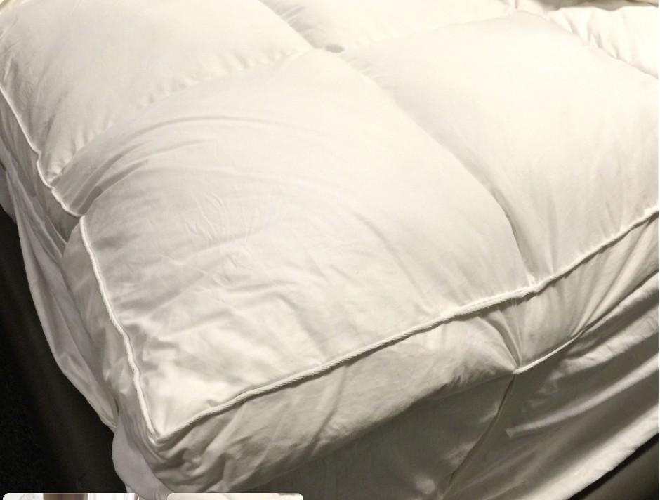 FREE! The Old Empire mattress topper, king size, Furniture & Home